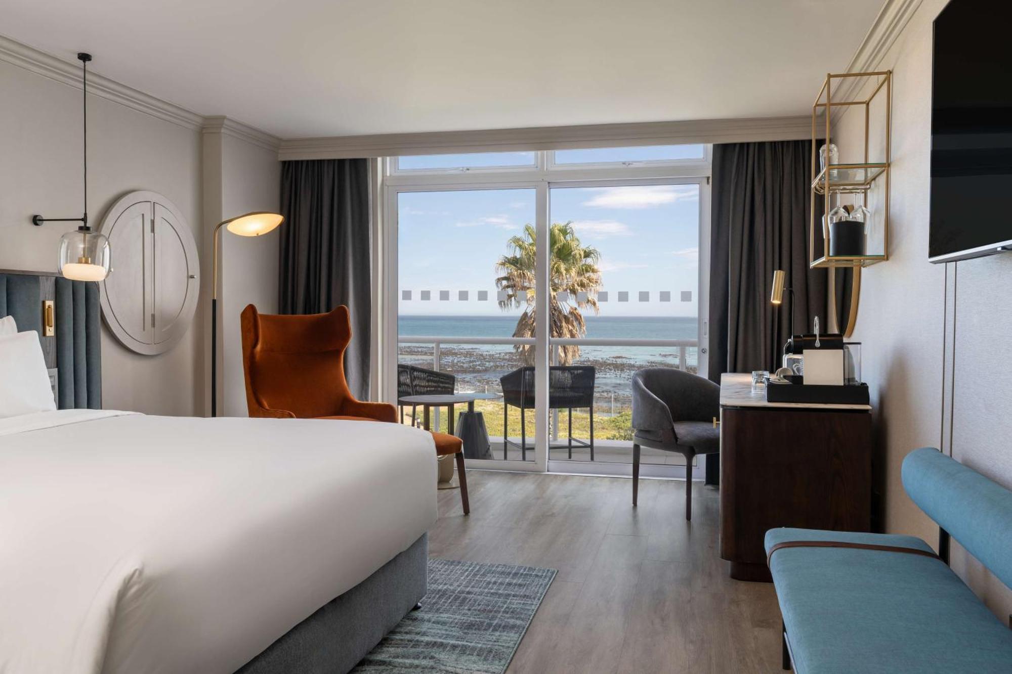Collection Superior Room - Balcony and Partial Ocean View,1627931603:JPEG